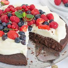 Diese leckeren brownies kommen ganz. Love To Eat Naked Cake Beeren Mascarpone Torte Mit Buchweizenmehl Glutenfrei Kuchen Muffins