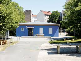 Wards lake is the closest landmark to. Die Blaubeere Reift Sanierungsgebiet Karl Marx Strasse Sonnenallee