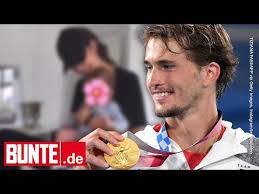 Angelique kerber will bei ihrem besten auftritt seit längerer zeit einen teenager stoppen, zverev einen aufsteiger. Xslnbchkgbhlfm