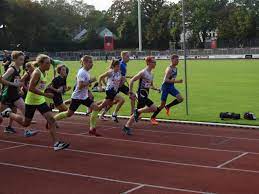 Felix Hoberg Holt Den U16 Sieg Bei Der 37 Bergisch Gladbacher Bahnlaufserie Leichtathletik In Engelskirchen