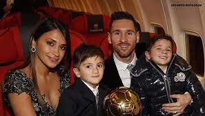 Vàng tháng 3 năm 2020 con trai thiago messi đã đánh dấu bước phát triển đầu tiên bằng bàn thắng ghi cho đội fcb escola sergio. Lionel Messi S Son Thiago Messi Scores Two Wonderful Goals For Barcelona U 8 Watch