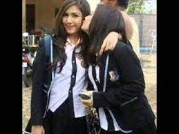 Ciuman Seoarng Sahabat Itu Lebih Indah Dan Bermakna Dari Ciuman Seorang Kekasih Sekalipunn By Rahmawati Selebritas Perempuan