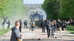 Bundesliga ist sportlich ein erfolg. Innenminister Woller Verurteilt Ausschreitungen Scharf Aufstieg Von Dynamo Dresden Ins Abseits Gestellt Sportbuzzer De