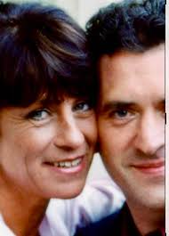 Beautiful pic of Dean Andrews and his grandchildren.💜💜