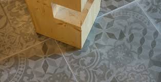 Gebrannte produkte sind keramikfliesen und tonfliesen. Keramikfliesen Trend Baustoff Mit Tradition Fliesen Kemmler