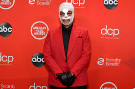 According to a scathing vice interview with jeremy rose, the weeknd was initially a collaboration between him and tesfaye, and they called themselves the weekend. Here S Why The Weeknd S Face Was Covered In Bandages At The 2020 Amas Billboard