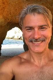 Leonardo vieira is a brazilian actor. Em Portugal Leonardo Vieira Curte Praia Com O Marido Ofuxico
