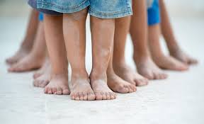 Viuno vya mtoto wa chuo viuno vya watoto wa chuo : Miguu Ya Gorofa Kwa Watoto Akina Mama Leo