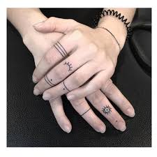 Dlaň a prsty z jemné a hladké kůže. Tattoosformen Tattoos Tiny Tattoos Tattoo Designs For Women