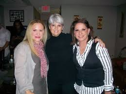 Ana Maria Polo - Con la productora Marlene Key y la Dra. Vivian González | Facebook