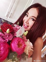 Đâu ngờ Phan Kim Liên lẳng lơ nhất màn ảnh đã U60, có ông chồng soái ca như  thế này