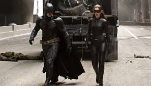 Riesce a scappare dal pozzo e ritorna a gotham. Il Cavaliere Oscuro Il Ritorno Riferimento Nascosto Alla Figlia Di Batman Video Lascimmiapensa Com