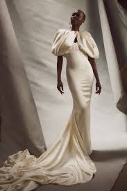 Designer brands from vera wang, maggie sottero, j.crew, bhldn & more. How To Buy A Wedding Dress Online Tips Tricks And Gowns To Consider Vogue