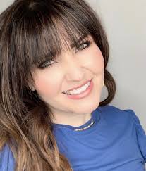 Kelly Snider's Instagram, Twitter & Facebook