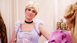 By 2009 she had progressed from bit parts to significant supporting roles in films such. Kristen Wiig Gifs Popsugar Love Sex