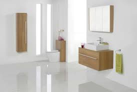 Normales inventar in einem badezimmer sind eine badewanne und/oder eine dusche und ein waschbecken sowie seifen, bürsten, handtücher und armaturen. Spa Ausstattung Im Badezimmer Schaffen Sie Entspannende Atmosphare