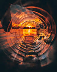 مصور يستخدم حيل إبداعية لالتقاط صور مذهلة Perspective Photography Cool Pictures Photography Accessories