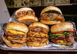Berisi beef patty, keju, hingga aneka saus, ada lima burger yang. 7 Rekomendasi Tempat Makan Burger Paling Enak Di Jakarta Bukareview