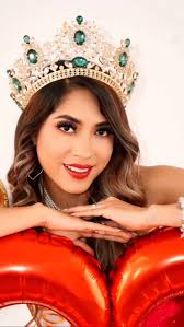 Clase de #FotoPose Alumnos de la academia @pasarelabychrismora Leslie Tello  👑 . Gloria Gallardo