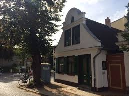 Attraktive eigentumswohnungen in plauen in jeder preisklasse. Haus Zum Verkauf Alexandrienenstrasse 36 18119 Warnemunde Ostsee Seebad Warnemunde Mapio Net