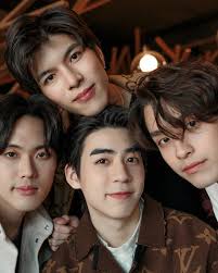 📍 ISSUE 262 ( 15th Aug 2023 ) >> #ManGuEntertainment พบกับบทสัมภาษณ์จาก  "บอส-พรพิพัฒน์ คุณิศร, กร-ณัฐวัฒน์ รัชทาณิชย์, เฮง-ทัตพงศ์ โรจน์แสงเรือง ,  นำโชค-ธานน อภิธนวงศ์ " นักแสดงจากซีรีส์ House of Stars  ซีรีส์วายการแห่งการทรยศ สามารถติดตามได้ในบท ...