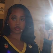 Monique Barber's Instagram, Twitter & Facebook