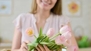 Are you a secretary and want to know how to thank for your gifts? 10 Gift Ideas For The School Secretary