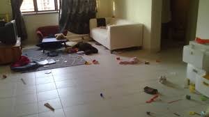Kemas bilik dan sapu lantai setiap hari untuk bilik yang sentiasa teratur dan bersih. Tetamu Nak Datang Hari Ni Inilah Cara Nak Kemas Dapur Bilik Air Dan Ruang Tamu Dengan Pantas Kartel Dakwah