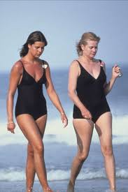 Costume intero da bagno vintage anni 60 unenouvellevie. Charlotte Casiraghi In Costume Da Bagno Quando Era Regina Dell Estate