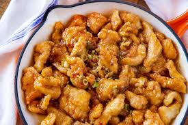 Add garlic and half the green onions to a large skillet or wok, cooking for about 30 seconds until fragrant. Pf Chang S Spicy Chicken Is Het Perfecte Copycat Diner Met Pittige Pittige En Lichtzoete Kip Diner Spicy Chicken Recipes Changs Spicy Chicken Spicy Chicken
