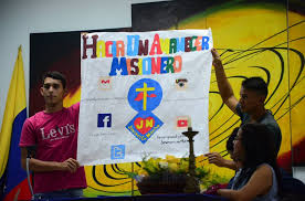 Navegando en la red de oración, twittea la abundante redención”