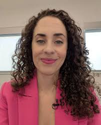 BreakSpace just turned 1!!! 🎉 To celebrate, I shared my 5 biggest lessons  as a co-founder of a successful career break community: We've served over  100 current and aspiring break takers, and… |