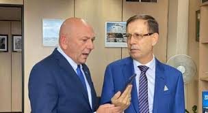 O empresário carlos wizard informou neste domingo (7), em nota, que não vai mais colaborar com o ministério da saúde na função de conselheiro do atual ministro, eduardo pazuello. Wizard E Hang Criticam Lentidao E Ligam Vacinacao A Economia Parada Noticias R7 Brasil