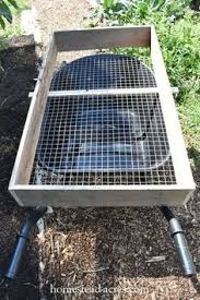 Easy Diy Compost Sifter Plans And Sifting Compost Tips In 2020 Kompost Kompostierung Kompost Sieb