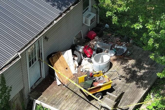 See drone pH๏τos of Vinton County house where 16 children were rescued