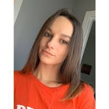 Andrea Hulse's Instagram, Twitter & Facebook