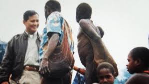 Karena itu, sejak menikah mantan suaminya itu adalah seorang muslim, bahkan ia. Dahnil Unggah Foto Prabowo Muda Bersama Masyarakat Papua Pesannya Jaga Persatuan