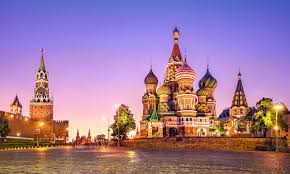 Hoewel meer en meer hoger opgeleide jongeren engels leren, spreken de meeste volwassenen alleen russisch. Moscow And St Petersburg