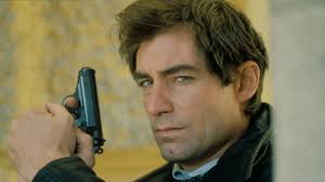 Timothy Dalton contre Pierce Brosnan, qui est le meilleur James Bond ? :  r/JamesBond