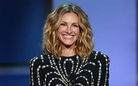 Hopefully can be inspiration for you. How To Age Proof Your Haircut For Summer Like Julia Roberts