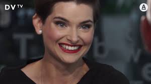 Martina viktorie je farářka církve československé husitské, psychoterapeutka a krizová interventka. Buh Ma Smysl Pro Humor Kdyz Si Vybral Me Bankomaty Me Nebavily Rika Mlada Fararka Youtube