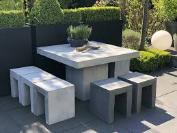 Die meisten, wenn nicht sogar alle, betonmöbel sind grau. Cube Esstisch Feinbeton 120x120 Cm Beton Gartenbank Sitzwurfel Betonmobel