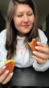 Den Teig min. Eine halbe Stunde früher vorbereiten und an einem warmen Ort  gehen lassen. 500gr. Mehl 40gr Margarine weich 1Pck. Trockenhefe 200ml  Wasser 40ml Sojamilch 1TL Salz 1TL Agavendicksaft ...