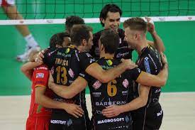 A associazione sportiva volley lube, também conhecida como lube civitanova, é um time italiano de voleibol masculino da comuna de treia, província de macerata, região das marcas. Worldofvolley Cucine Lube Banca Marche Macerata Modena