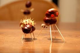 Im frühen kindesalter lernt der nachwuchs, aus kastanien verschiedene dinge zu basteln: Basteln Mit Kastanien Und Kleinkind Aktion Kleinkind Ernahrung