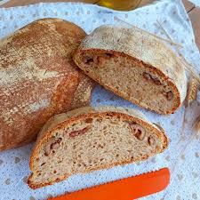Aggiungere anche la farina manitoba ed il sale e mescolare fino a. Pane Integrale Con Olive Fatto In Casa Ricetta Con Lievito Di Birra Cucinare E Come Amare