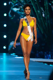 Nếu như hoa hậu khánh vân, á hậu kim duyên, á hậu thúy vân là những người đẹp đại diện cho trái tim dũng cảm của phụ nữ, thì hoa hậu h'hen niê, á hậu lệ hằng, á hậu mâu thủy mang đến hình ảnh của những người phụ nữ quyền lực, từng trải, là đàn chị trong gia đình, sẵn sàng. Lan Da Nau Giup H Hen Nie Ná»•i Báº­t á»Ÿ Hoa Háº­u Hoan VÅ© 2018 Vnexpress Sá»©c Khá»e