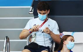 Tom daley has shown off the fruits of his labour after he went viral knitting in the stands at the tokyo olympics. 4y7emnmi5a8qum