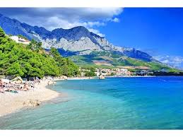 Life here is pretty simple, as life on the island often is. Mochten Sie Baska Voda Besuchen Reisefuhrer
