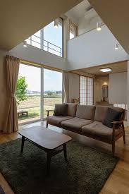 三角屋根の白い家 白い家 住宅 三角屋根